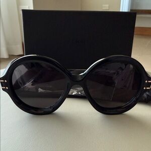 Dior DiorSignature R1U oversized round sunglasses in black acetate/black lenses
